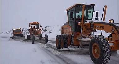 Malatya'da 102 kırsal mahalle yolu kardan kapandı