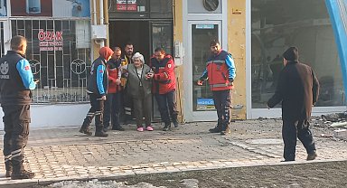 Malatya'da yıkımı yapılan bina, yanındaki apartmana zarar verdi