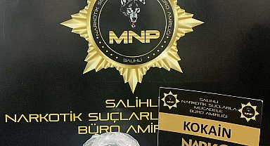 Manisa'da otomobilde kokainle yakalanan 3 kişiye gözaltı