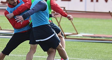 Mardin 1969 Spor, Ağrı 1970 Spor maçına hazırlanıyor