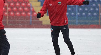 Mardin 1969 Spor, Erciyes 38 Spor maçına kar altında hazırlanıyor