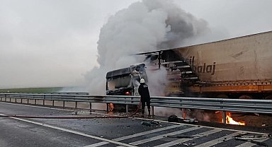 Mardin'de bariyere çarpıp alev alan TIR'ın şoförü yaralandı