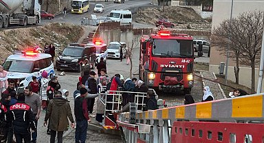 Mardin'de ev yangını: 5 kişi dumandan etkilendi