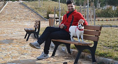 Mardinli itfaiye eri, depremde kurtararak sahiplendiği 'Enkaz'ı yanından ayırmıyor