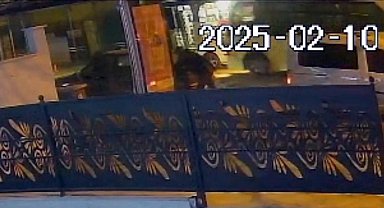 Marketten çıkarken silahlı saldırıda yaralandı