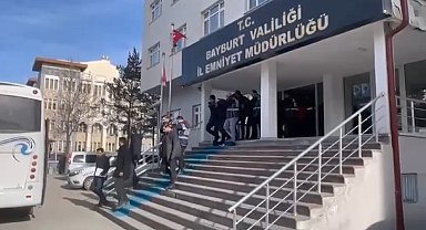 Mersin'de dolandırıcılara yönelik operasyon; baskın polis kamerasında