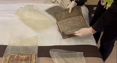 Mersin'de el yazması 6 kitap ele geçirildi; 3 gözaltı