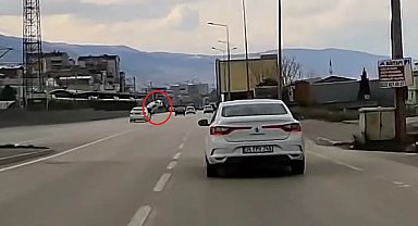 Metro hattının duvarına çarpan otomobilin sürücüsü öldü