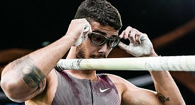 Milli Atlet Ersu Şaşma Fransa'da Türkiye rekoru kırarak zirvede yer aldı