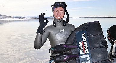 Milli dalış sporcusu Birgül Erken, buz altı rekoru için antrenmanda