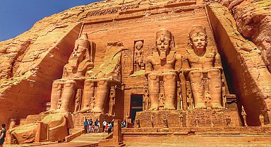 Mısır'da Firavun 2'nci Ramses'in heykeline güneş vurdu