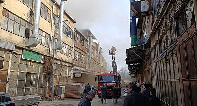 Mobilya imalathanesinde çıkan yangın, 1 saatte söndürüldü