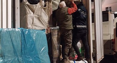 Nakliye aracı görüntüsü verilen kamyonette 1 ton etil alkol ele geçirildi