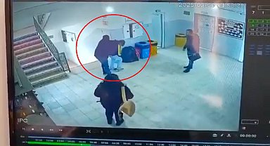 Nefes borusuna şeker kaçan öğrencisini 'Heimlich' manevrasıyla kurtardığı anlar kamerada