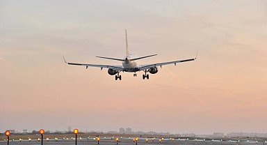 New York'tan kalkan uçak acil iniş yaptı