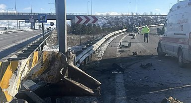 Niğde'de hafif ticari araç, bariyere çarptı: 1 ölü, 2 yaralı