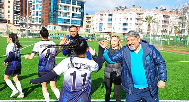 Okulda müdür, sahada başkan