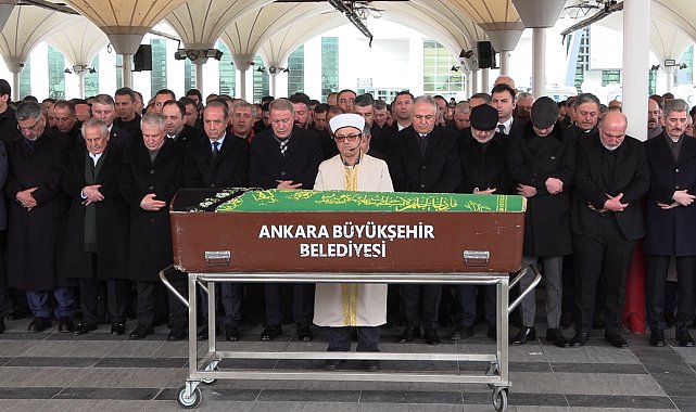 Orgeneral Bayraktaroğlu'nun annesi toprağa verildi