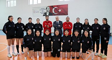 Ortaokul sonrası aynı liseye geçip, hentbolda 4'üncü kez Türkiye şampiyonu oldular