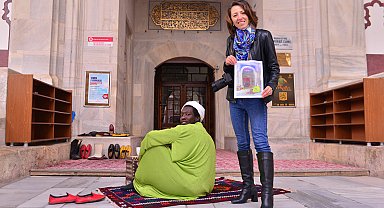 Osmanlı'nın ünlü ressamlarının tablolarını, 150 yıl sonra fotoğrafla canlandırıyor