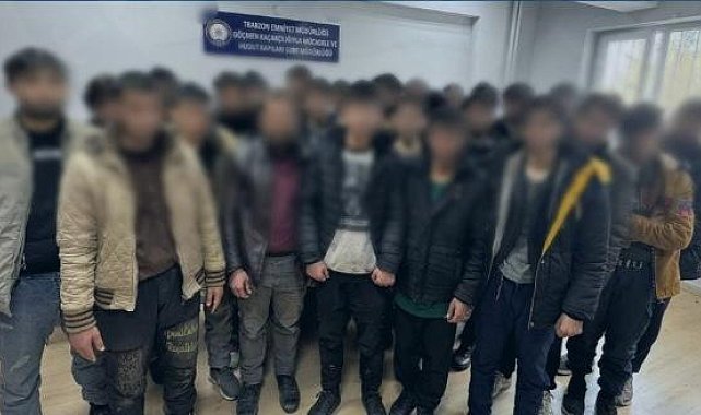 Otobüsteki gizli bölmeden 26 kaçak göçmen çıktı