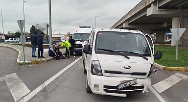 Otomobil ile kamyonet çarpıştı; 3 yaralı