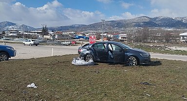 Otomobil ile taksi çarpıştı; 5 yaralı