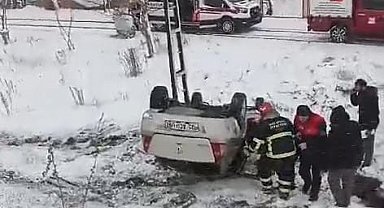 Otomobil şarampole devrildi: 3 yaralı