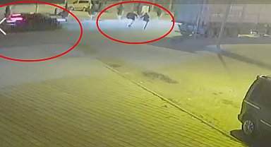 Otomobilin, yayalara çarpması kamerada