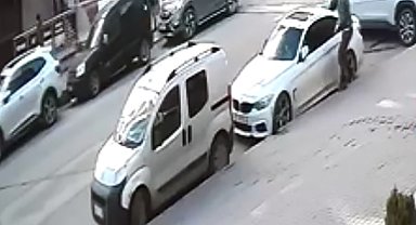 Otomobilinden indikten sonra fenalaştı, kaldırıldığı hastanede öldü