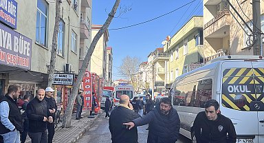 Otomobille yaklaşan saldırganların açtığı ateşte yaralandı