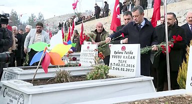Özgür Özel'den Deprem Şehitliği ziyareti