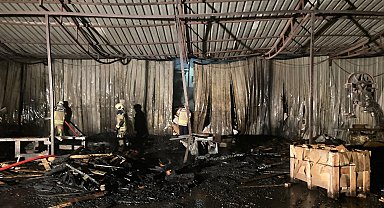 Palet fabrikasındaki yangın 2 saatte söndürüldü