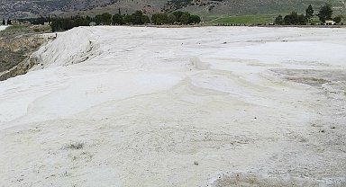 Pamukkale'de kuraklık tehdidi; suyun debisi düştü