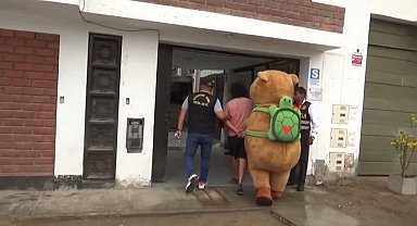 Peru'da polis, uyuşturucu satıcısını kapibara kostümü giyerek yakaladı