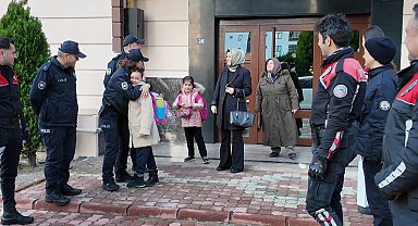 Polisten şehit kızı Eylül'e sürpriz; kortej eşliğinde okuluna bıraktılar