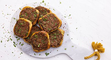 Refika Birgül ve Burak Arpak imzalı 'Miras: Türk Mutfağı Teknikleri-1' çıktı