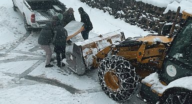 Rize'de kar yağışı; 208 köy yolu kapandı, cenazeler iş makinesiyle taşındı