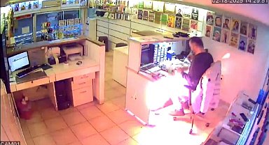 Rize'de tamir edilen telefon alev aldı; o anlar kamerada