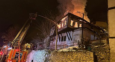 Safranbolu'da tarihi konakta çıkan yangında 5 kişi dumandan etkilendi