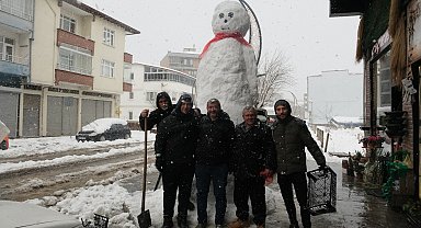 Samsun'da 4 metre boyunda kardan adam yaptılar