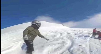 Sanal devriye yapan jandarma, çığ bölgesinde kayan kişiyi tespit edip, ceza kesti