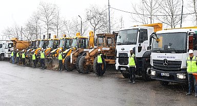 Sancaktepe Belediyesi ekipleri karla mücadele için hazır
