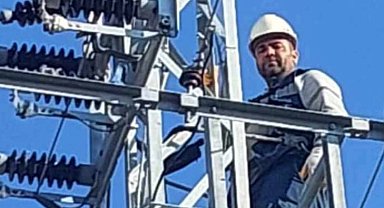 Şanlıurfa'da elektrik direği, işçilerin üzerine devrildi; 1 ölü, 1 yaralı