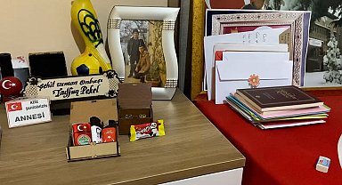 Şehit oğlunun odasında sevdiği çikolatalar bile duruyor