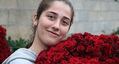 Sevgililer Günü gülleri için zorlu mesai