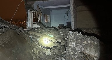 Siirt'te 2 katlı metruk bina çöktü