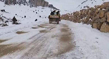 Siirt'te eğitime kar engeli; 99 köy yolu kapandı