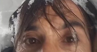 Şırnak'ta iş makinesinin üzerine çığ düştü; kabinde sıkışan operatör o anlarını çekti