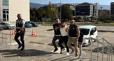 Soyduğu markete girmeden önce bıçağı kanlı gibi görünmesi için boyamış